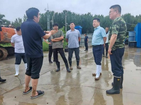 泃河抢险现场纪实：在大堤上筑起坚固防线